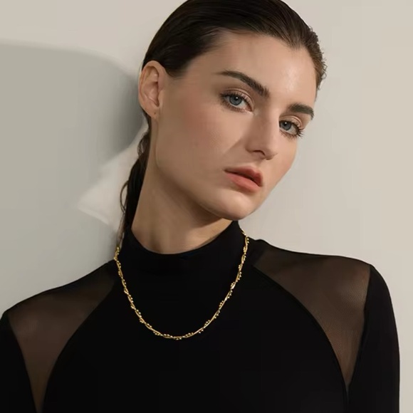 New 18k gold plated does not tarnish GOLD doubles twist necklace - Picture 6 of 7